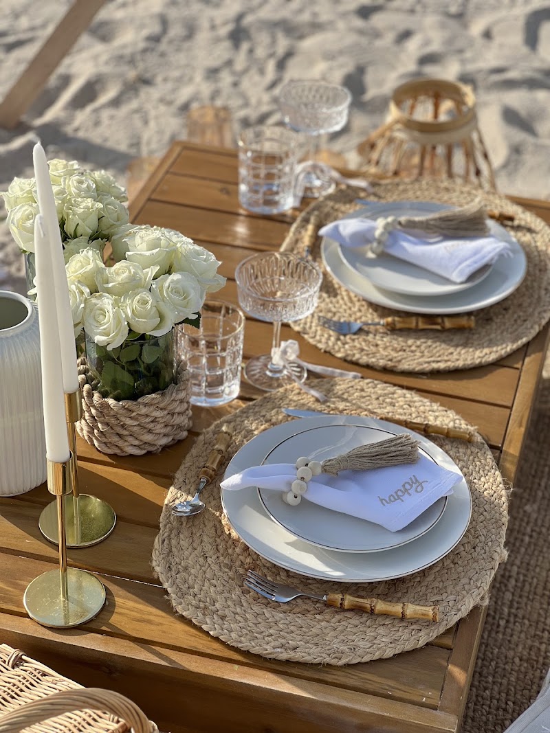 Dubai Luxury Picnic by Picnic Times - Dubai Luxury Picnic by Picnic Times Dubai Hills estate - Burj Khalifa - Dubai - United Arab Emirates