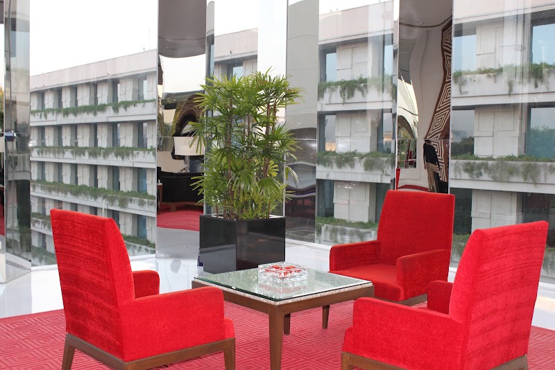 The Oberoi, Gurgaon - The Oberoi, Gurgaon 443, Shankar Chowk Rd, opposite Metro Station, Phase V, Udyog Vihar, Sector 19, Gurugram, Haryana 122016, India