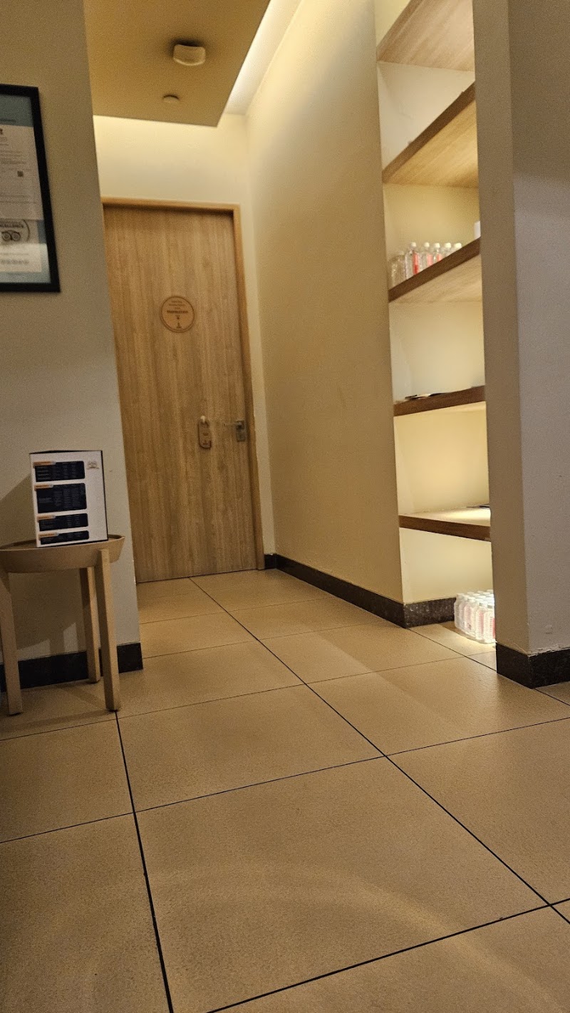 Meghavi Wellness Spa | Holiday Inn Bengaluru Racecourse by IHG - Meghavi Wellness Spa | Holiday Inn Bengaluru Racecourse by IHG, Meghavi Spa, Ward No. 94 1st Floor, Holiday inn hotel, Seshadri Rd, Gandhi Nagar, Bengaluru, Karnataka 560009, India