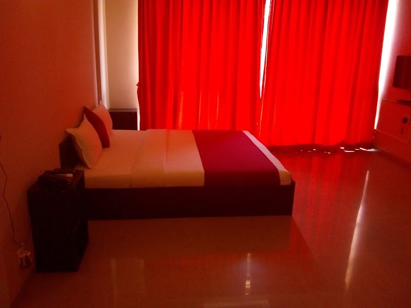 Center 1 Suites - Center 1 Suites Center 1, Old Mumbai - Pune Hwy, opposite Kumar Resort, Takve Kurth, Tungarli, Lonavala, Maharashtra 410401, India