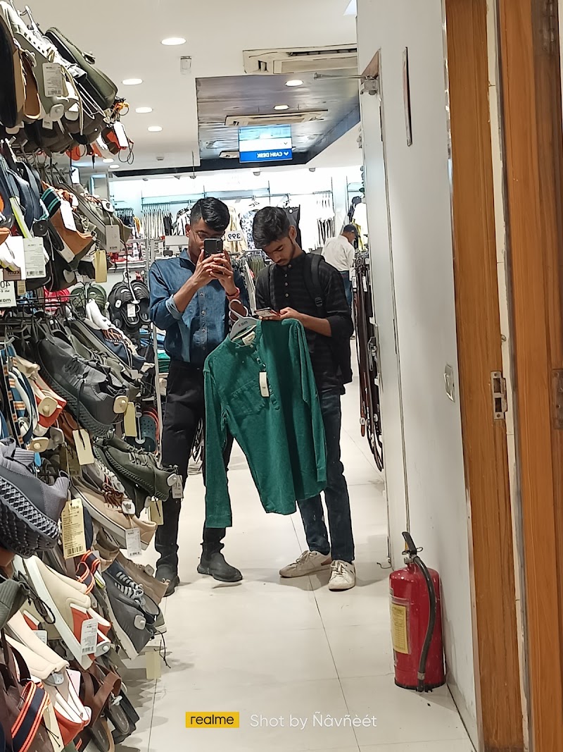 Max - Max No K3, opposite Sarvodaya Bal Vidyalaya, Block K, Lajpat Nagar II, Lajpat Nagar, New Delhi, Delhi 110024, India