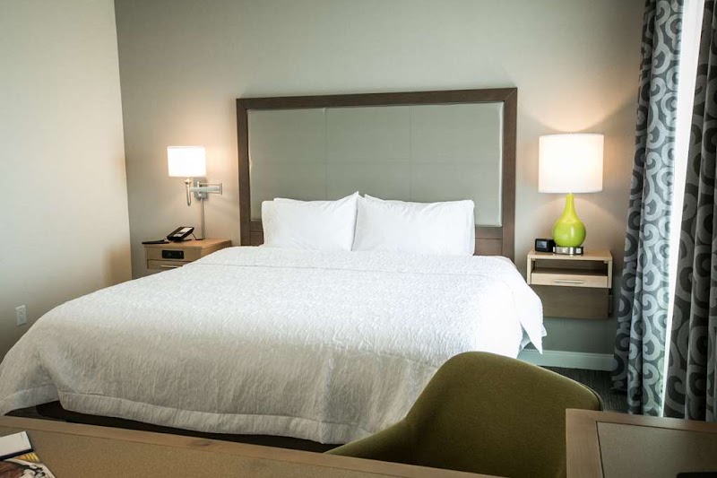 Hampton Inn & Suites Tempe/Phoenix Airport - Hampton Inn & Suites Tempe/Phoenix Airport, 1550 S 52nd St, Tempe, AZ 85281, USA