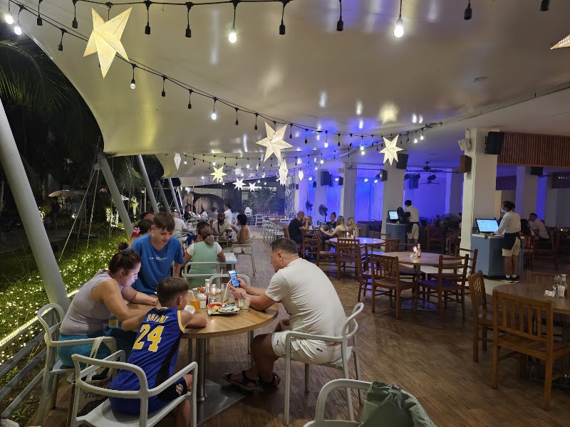 Som’s Kitchen - Som’s Kitchen Sunwing Kamala Beach 99/66 Moo#3, Kammala - Patong Rd, กมลา อำเภอกะทู้ ภูเก็ต 83150, Thailand