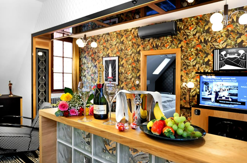 Authentic Apartments - Authentic Apartments, nám. Svornosti 8, Vnitřní Město vchod z postranní ulice 381 01, 1 Český Krumlov 1, Czechia