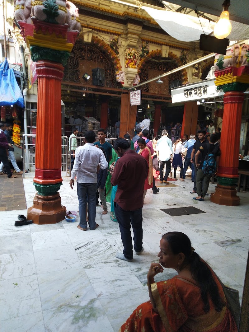 अंबा माई मंदिर - अंबा माई मंदिर 61/63, Mumba Devi Marg, Mumbadevi Area, Bhuleshwar, Mumbai, Maharashtra 400002, India