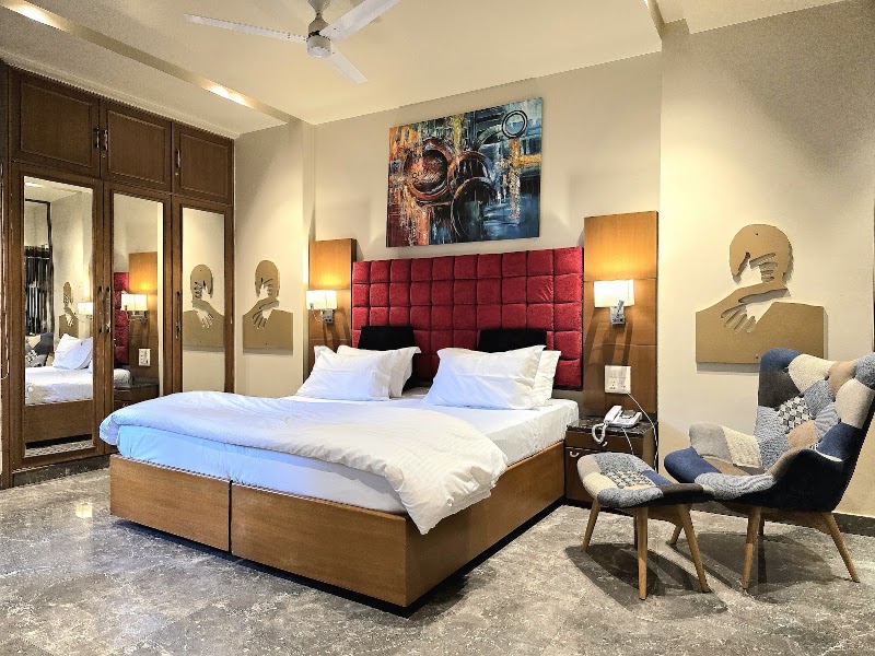 GRAND LIVING APARTMENT - GRAND LIVING APARTMENT, First Floor, A-100, Block A, Chittaranjan Park, New Delhi, Delhi 110019, India