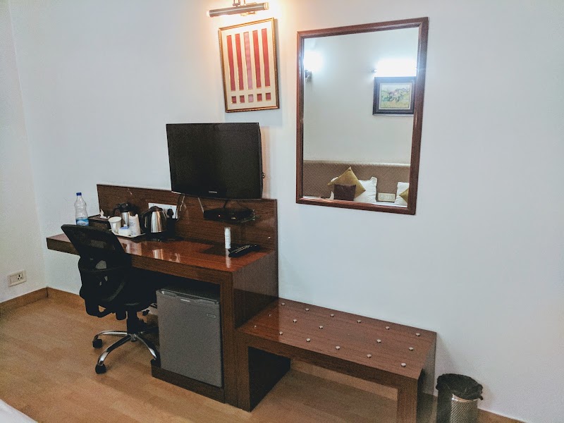 Hotel Windsor Castle - Hotel Windsor Castle 66, Jacaranda Marg, DLF Phase 2, Sector 25, Gurugram, Haryana 122002, India