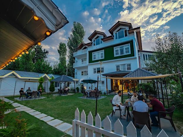 Hotel Firdous By Solaire - Hotel Firdous By Solaire near BOMBAY INTERNATIONAL HOTEL, Ikhrajpora, Rajbagh, Srinagar, 190004