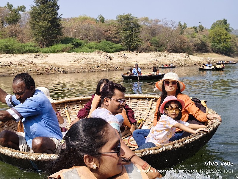 Hogenakkal Falls Boating - Hogenakkal Falls Boating, oottamalai, pennagaram, Hogenakkal, Tamil Nadu 636810, India