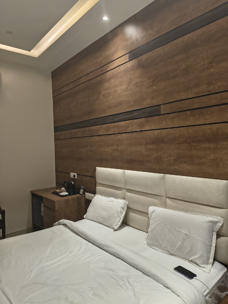 Meenar Hotel, Restaurant & Banquet - Meenar Hotel, Restaurant & Banquet Plot A, Sector 2, Vedvyaspuri, Delhi - Haridwar Highway, NH58, Bypass, Ved Vyas Puri -Phase 2, Ansal's Sushant City, Meerut, Uttar Pradesh 250002, India