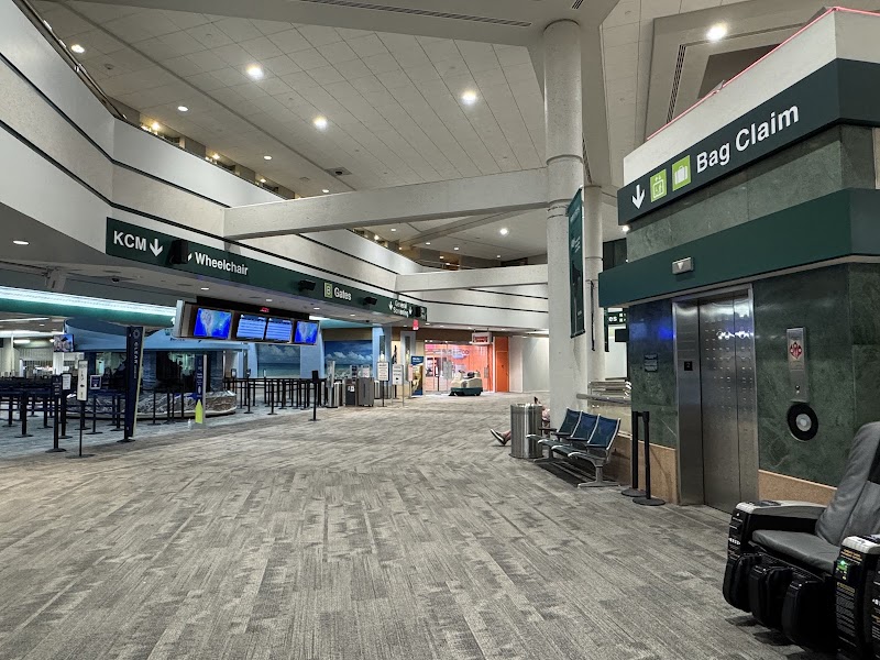 Sarasota Bradenton International Airport - Sarasota Bradenton International Airport, 6000 Rick Piccolo Cir, Sarasota, FL 34243, USA