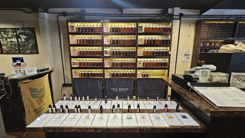 Y'EST WORKS Coffee Roastery - Y'EST WORKS Coffee Roastery 41, 1 Soi Sukhumvit 23, Khwaeng Khlong Toei Nuea, Watthana, Krung Thep Maha Nakhon 10110, Thailand