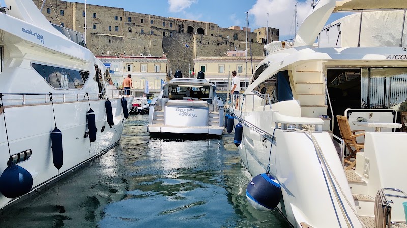 Powerboat Italia - Powerboat Italia, al Borgo Marinari, Via Eldorado, 80132 Napoli NA, Italy