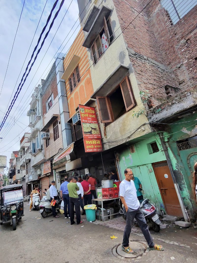 Ashok Kulche Wala - Ashok Kulche Wala, JVFC+F3V, Gobindgarh Forte Rd, Lohgarh Chowk, Katra Ahluwalia, Amritsar, Amritsar Cantt., Punjab 143006, India