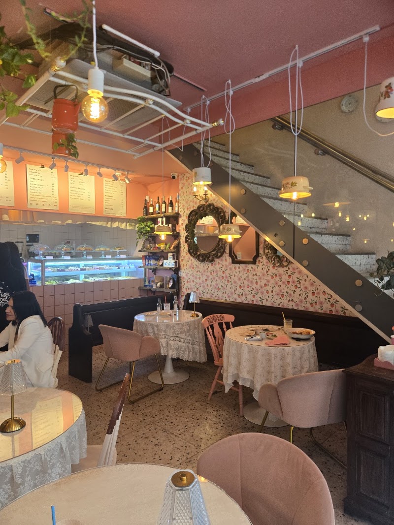 Cream Dream – Plant-Based and Gluten Free Cafe - Cream Dream – Plant-Based and Gluten Free Cafe 46 Bedford St, London WC2E 9HA, UK