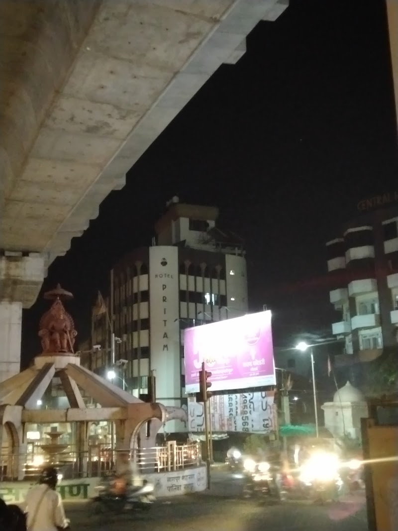 Central Hotel - Central Hotel 670, Chhota Loharpura, Gandhibagh, Nagpur, Maharashtra 440032, India