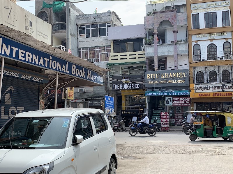 Kalkaji Market - Kalkaji Market, G7R4+JHP, Main Rd, Kalkaji Extension, Kalkaji, New Delhi, Delhi 110019, India