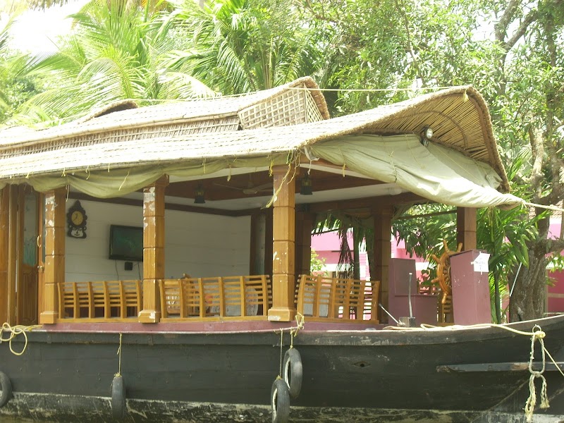 Brackish Lagoons Alleppey - Brackish Lagoons Alleppey G9G4+3QP, Punnamada, Kottankulangara, Alappuzha, Aryad South, Keralam 688006, India