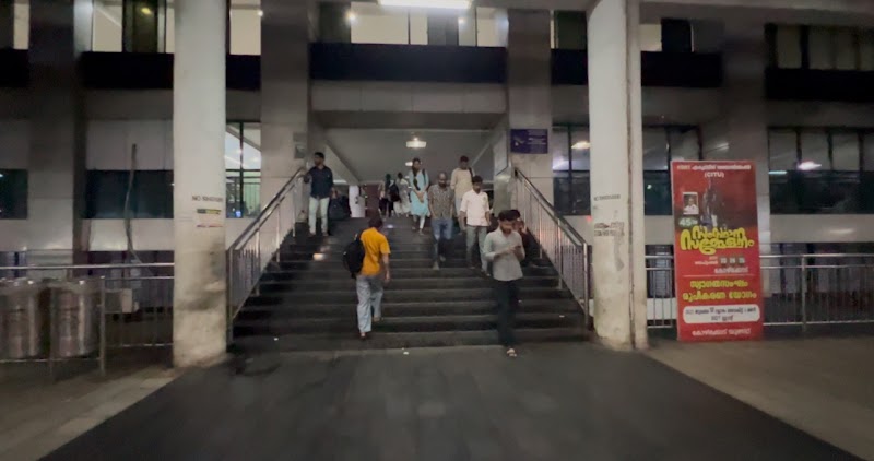 KSRTC Bus Terminal - Kozhikode - KSRTC Bus Terminal - Kozhikode, 7Q5J+JXJ, Mavoor Road Junction, Opposite National Hospital, Tazhekkod, Kozhikode, Keralam 673001, India