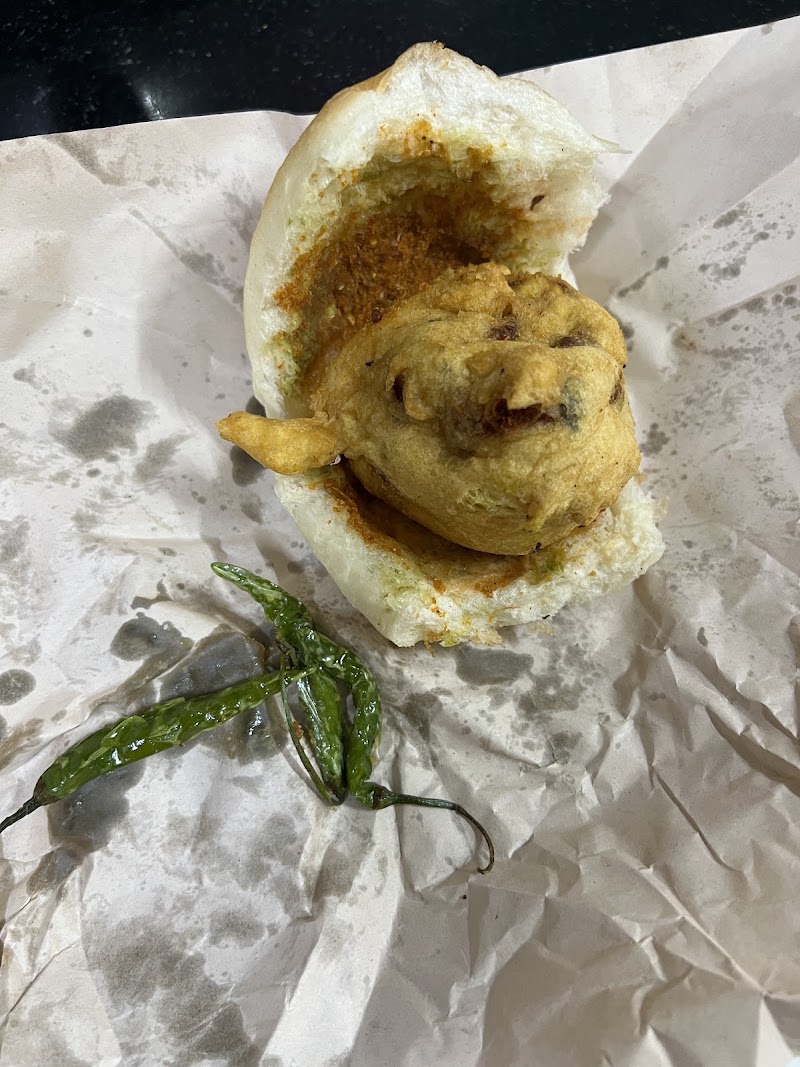 Laxman's Om Vada Pav - Laxman's Om Vada Pav, Shop no.6-7, Satikrupa shopping centre, Garodia Nagar, Ghatkopar East, Mumbai, Maharashtra 400077, India