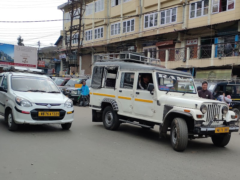 DARJEELING MOTOR STAND - DARJEELING MOTOR STAND 27W8+36F, N C. Goenka Rd, Chauk Bazaar, Darjeeling, West Bengal 734101, India
