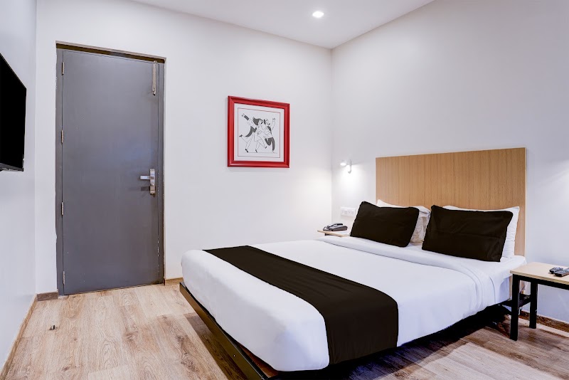 Super Townhouse by OYO Ulsoor Near Halasuru Metro Station - Super Townhouse by OYO Ulsoor Near Halasuru Metro Station, 90, New Municipal.9, Old Madras Road swamy Near Halasuru Metro Station HOTEL, Metro Station, Vivekanada Road, near Halasuru, Halasuru, Dodakattappa, Hotel, Bengaluru, Karnataka 560008, India