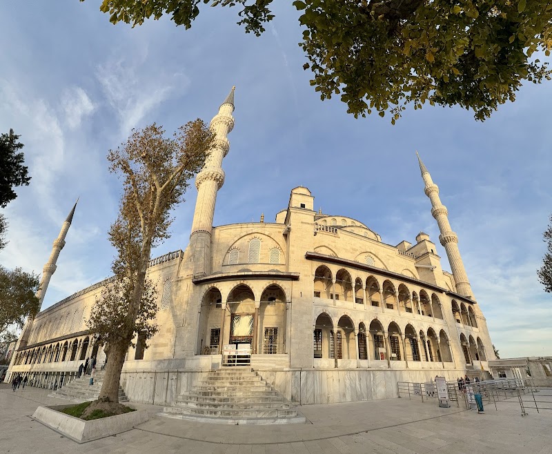 The Blue Mosque - The Blue Mosque Cankurtaran, At Meydanı Cd No:7, 34122 Fatih/İstanbul, Türkiye