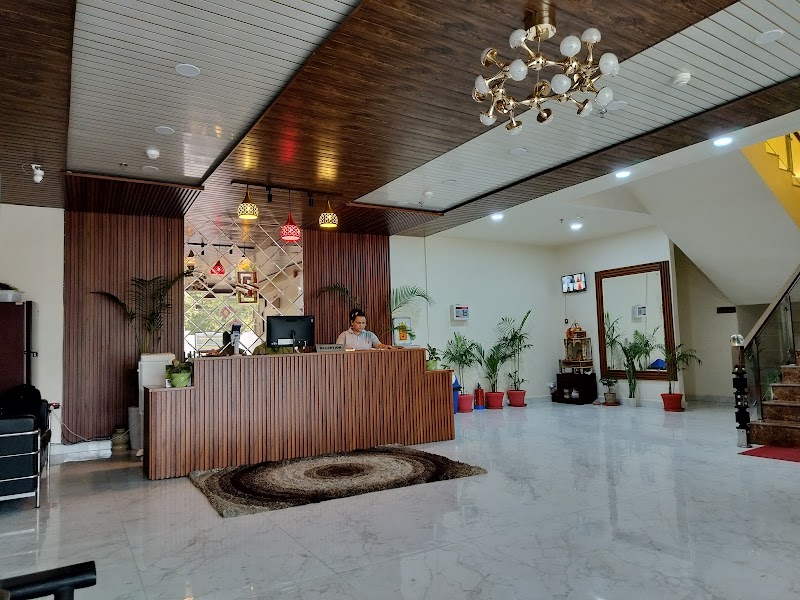 Sarla Hotel Inn - Sarla Hotel Inn Plot no 132, Khora Rd, opposite Tower I, Industrial Area, Sector 62, Noida, Uttar Pradesh 201020, India