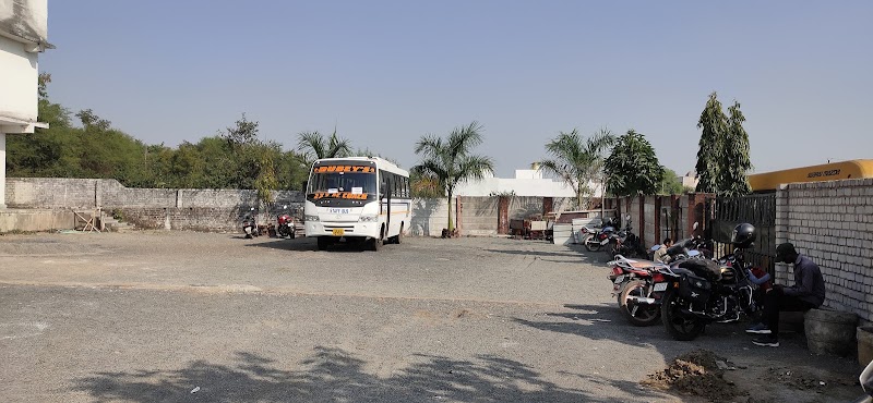 B L Choukse School - B L Choukse School, Alka Avenue, Uslapur, Chhattisgarh 495001, India