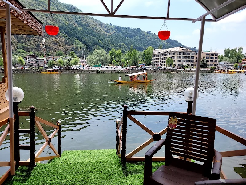 Houseboat Tashkand - Houseboat Tashkand 08, Boulevard Rd, opp. Ghat, Karapura, dal lake, Srinagar, 190001