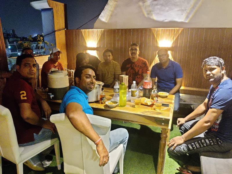 Man Dee Luxury Room - Man Dee Luxury Room Plot no 35, Third Floor, Veer complex, 36, Block 13, Block F, Spring Field Colony, Sector 32, Faridabad, Haryana 121003, India