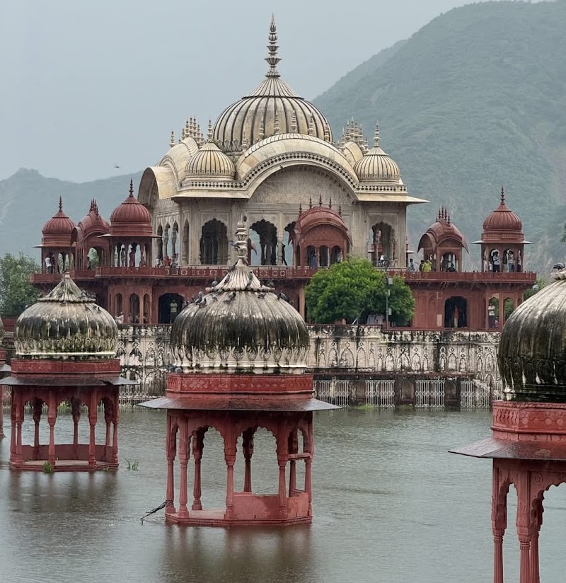 Moosi Maharani Ki Chhatri - Moosi Maharani Ki Chhatri HH9V+P5X, City Palace Rd, Mohalla Ladiya, Alwar, Rajasthan 301001, India