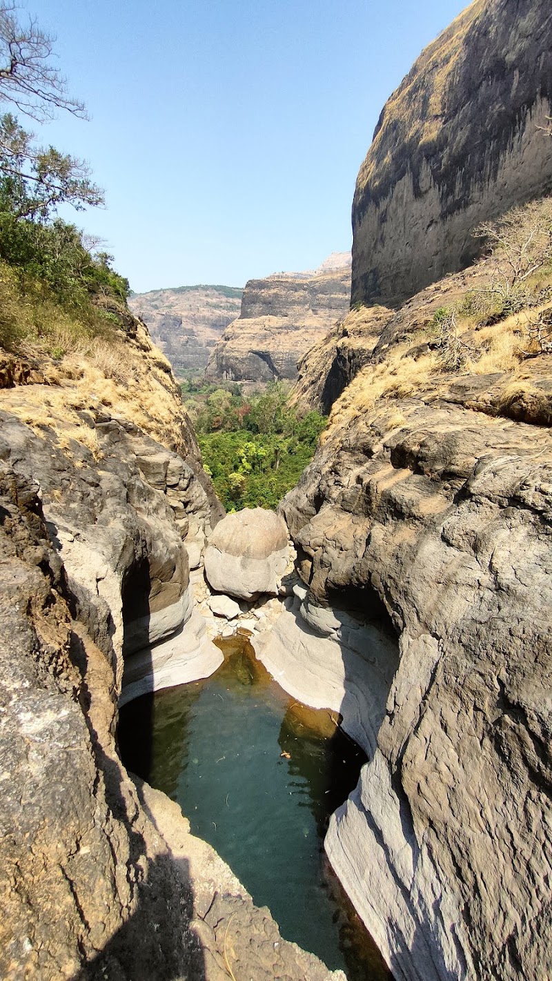 Plus Valley View Point - Plus Valley View Point, FCG8+WW4, Tamhini Ghat Rd, Nive, Maharashtra 412108, India