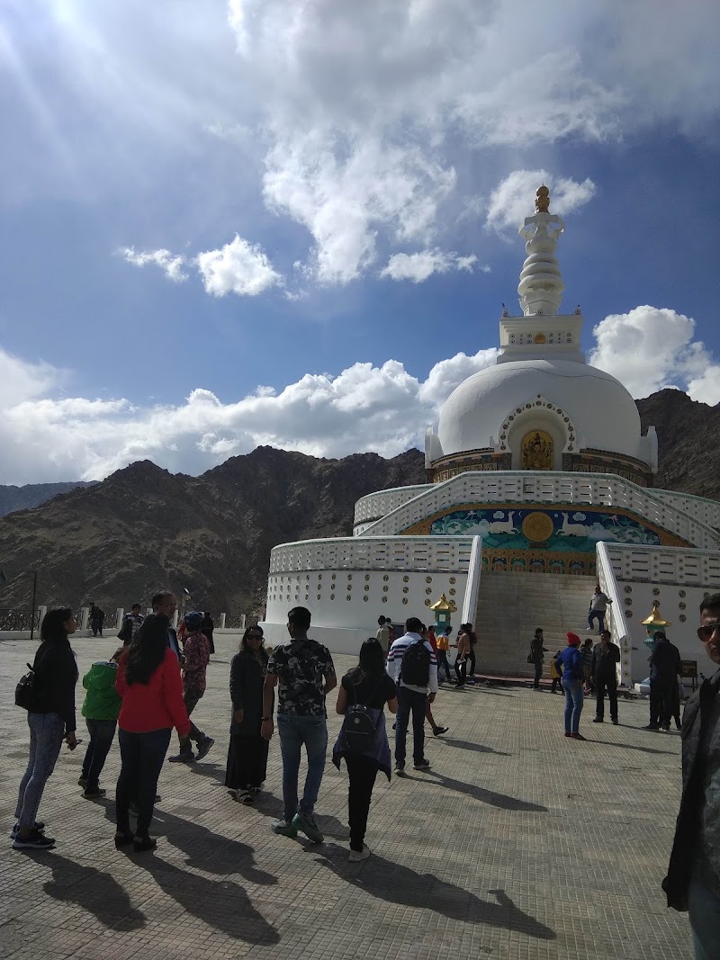 KC Garden Café and Restaurant - KC Garden Café and Restaurant 5H9H+6WC, Leh, 194101
