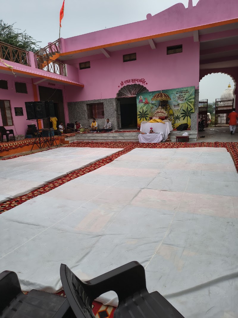 Shri Acharya Jairam Ashram - Shri Acharya Jairam Ashram, 5VCC+82J, Naya Gaon, Chitrakoot, Madhya Pradesh 485334, India