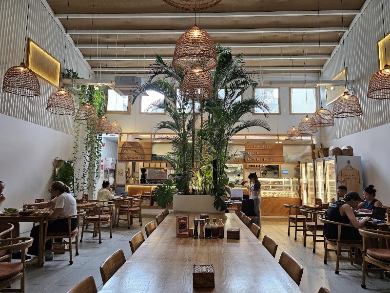 Roots Plant-based Cafe - Ben Thanh - Roots Plant-based Cafe - Ben Thanh 113-115 Lý Tự Trọng, P, Quận 1, Hồ Chí Minh 70000, Vietnam