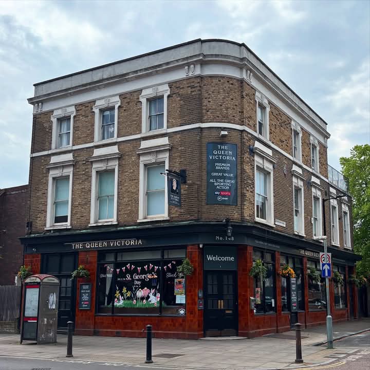 The Queen Victoria - The Queen Victoria 148 Southwark Park Rd., London SE16 3RP, UK
