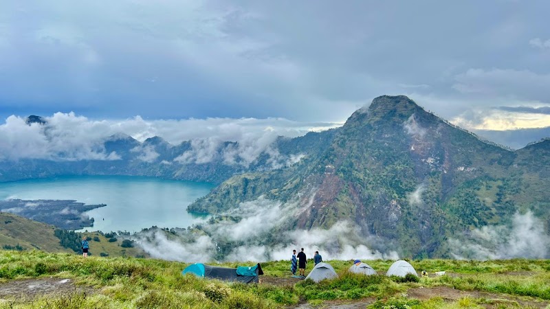 Mount Rinjani Trekking Services - Mount Rinjani Trekking Services, Jl. Cendrawasih No.8, Cakranegara Bar., Kec. Cakranegara, Kota Mataram, Nusa Tenggara Bar. 83239, Indonesia