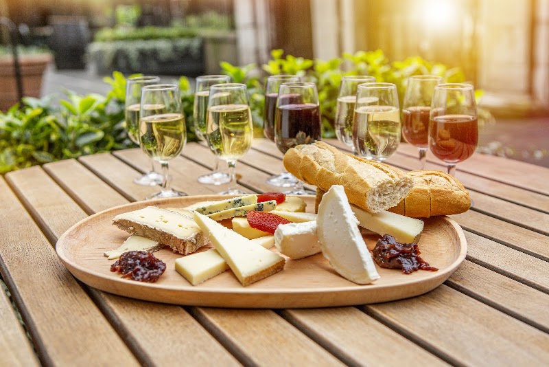 Gordon's Wine Bar - Gordon's Wine Bar 47 Villiers St, London WC2N 6NE, UK