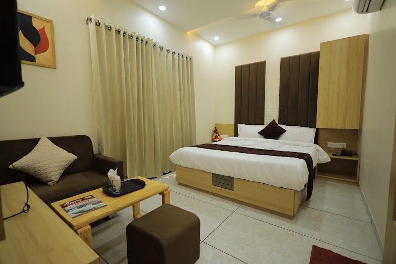 Hotel Kusum Kunj - Hotel Kusum Kunj 31, Khurram Shah Jahan Marg Towards, Gadhapulia square, to, rangbawdi marg, Sakhipura, Ujjain, Madhya Pradesh 456001, India
