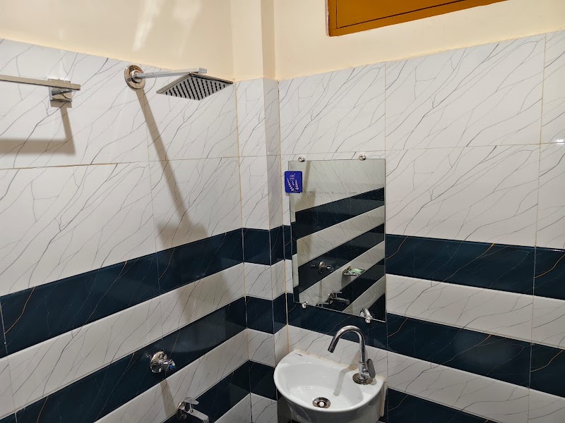 De Classico Hotel - De Classico Hotel, R53X+96R Govind Kripa 3, 4/89, Nirmochan Chauraha Rd, opp. Barai Mandir, Tulsi Nagar, Ayodhya, Uttar Pradesh 224123, India