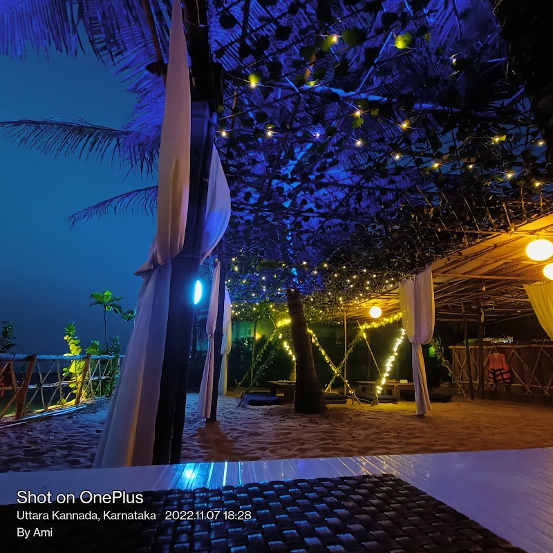Marine - Uana Cafe, Dorm & Lounge, Gokarna - Marine - Uana Cafe, Dorm & Lounge, Gokarna Marine Uana Cafe, Gogarbha Cricket Ground, Kudle Beach Rd, near Prema Hilltop hotel, Gokarna, Karnataka 581326, India