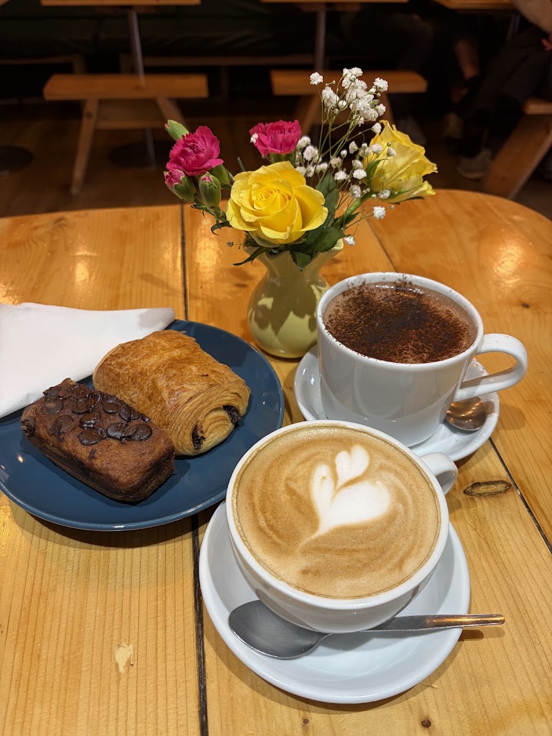 BNB Cafe and Bar Ltd Butter Bakery Bar & Cafe - BNB Cafe and Bar Ltd Butter Bakery Bar & Cafe 219 Westbourne Park Rd, London W11 1EA, UK