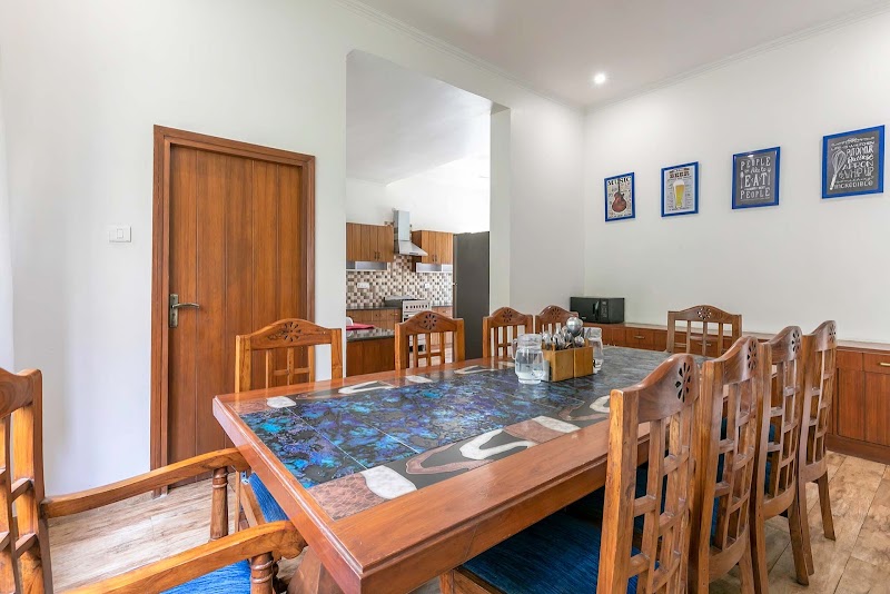 StayVista at Mistletoe House in Bhimtal | 6 BHK Premium Villa - StayVista at Mistletoe House in Bhimtal | 6 BHK Premium Villa Village, Bhagatpura, Bhimtal, Bhagtpura, Uttarakhand 263127, India
