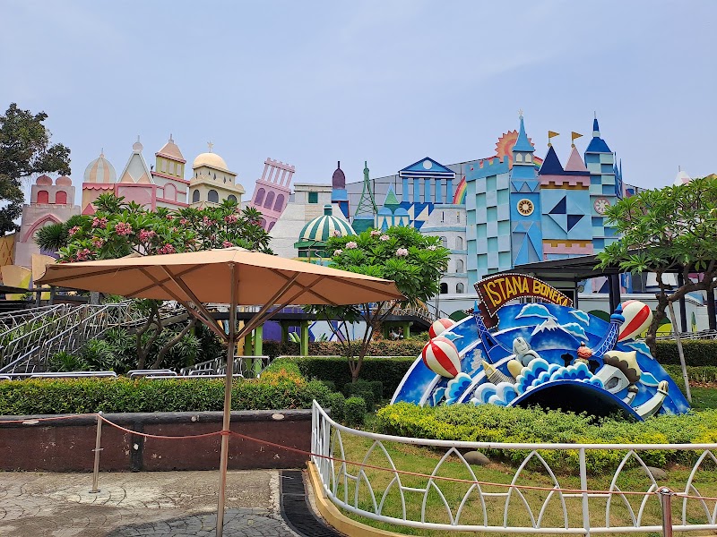 Istana Boneka - Istana Boneka VRGJ+V4V, RT.9/RW.10, Ancol, Pademangan, North Jakarta City, Jakarta 14430, Indonesia