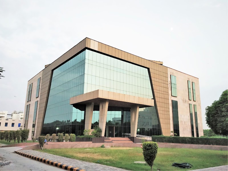 IIM Lucknow (Noida Campus) - IIM Lucknow (Noida Campus) B-1, Front Ave, Institutional Area, Block B, Industrial Area, Sector 62, Noida, Uttar Pradesh 201309, India