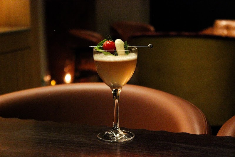 The Bar Downstairs & Kitchen - The Bar Downstairs & Kitchen 485 5th Ave at, E 41st St, New York, NY 10017, USA