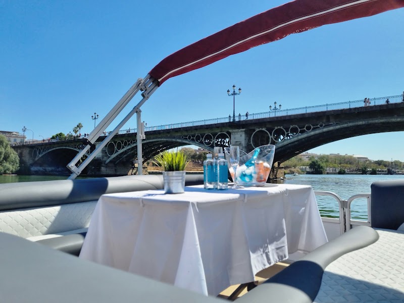 BERGANTE SEVILLA: Cruceros privados por el Guadalquivir, barco catamarán open - BERGANTE SEVILLA: Cruceros privados por el Guadalquivir, barco catamarán open Puente de S. Telmo, 7, 41013 Sevilla, Spain