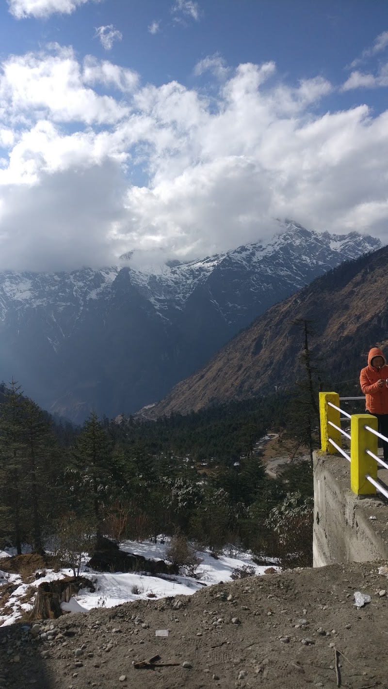 traveller inn - traveller inn, road, Katao, Lachung, Sikkim 737120, India