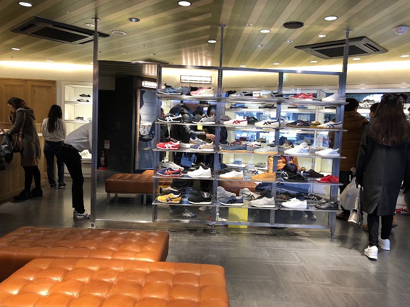 Onitsuka Tiger Shibuya - Onitsuka Tiger Shibuya, Japan, 〒150-0041 Tokyo, Shibuya, Jinnan, 1-chōme−21−３ 渋谷神南共同ビル 1・2Ｆ